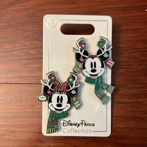🎉 Mickey & Minnie Christmas Pin